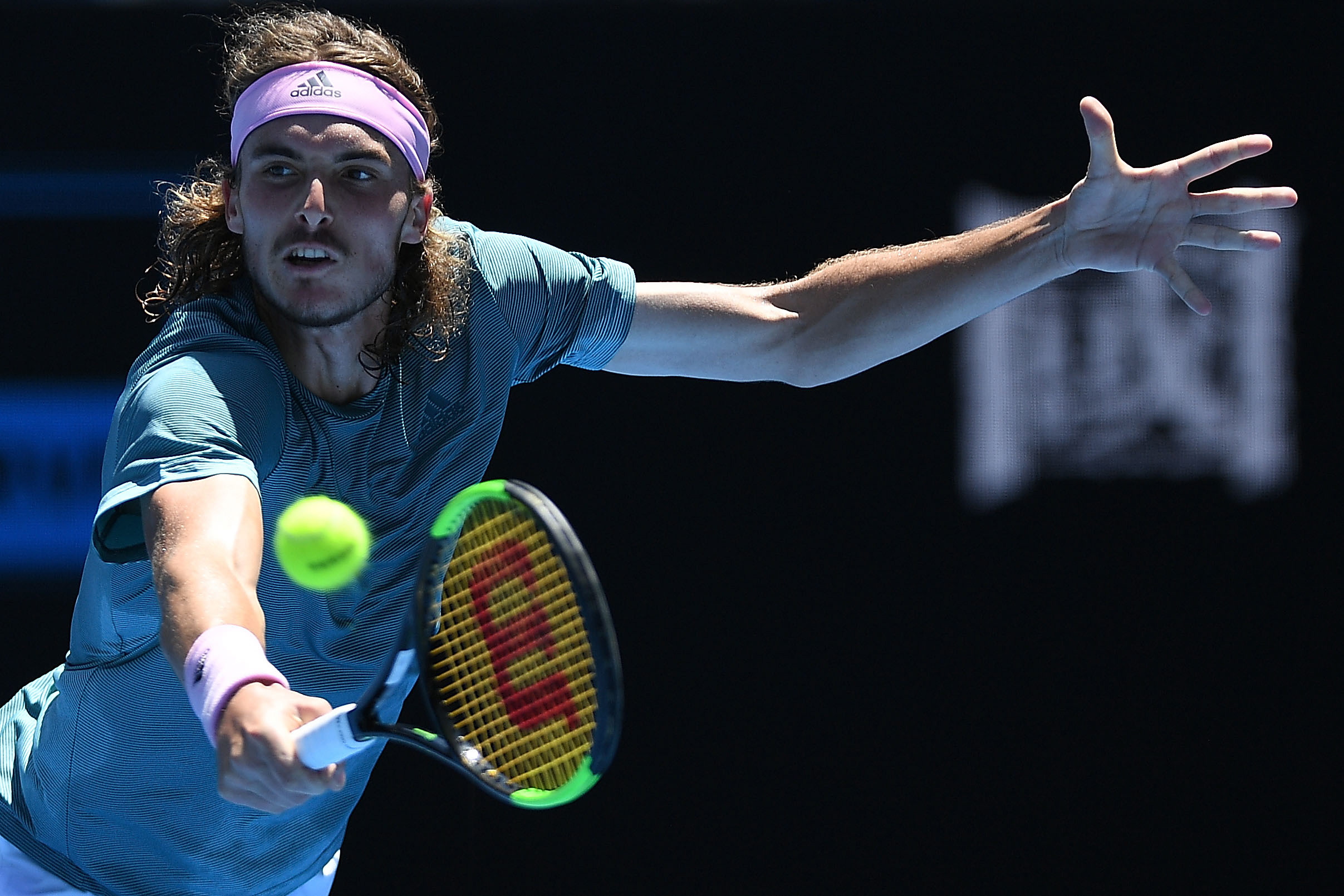 关于美国网球队力克意大利网球队，西西帕斯绝境逆转的信息