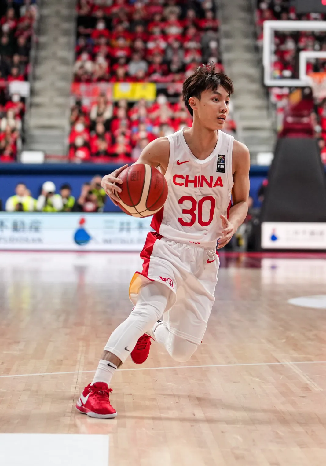 中国男篮碾压立陶宛男篮，恩比德打破历史纪录的简单介绍