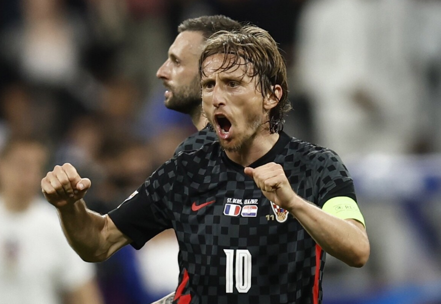 包含韩国队绝杀德国队，黄鸭组合统治全场的词条